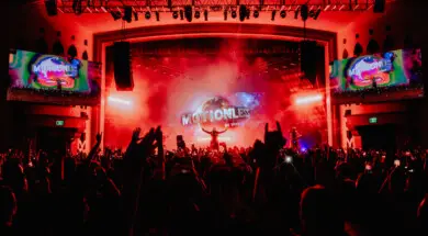 Motionless In White (Touring The End Of The World Tour) – CALIBER-1
