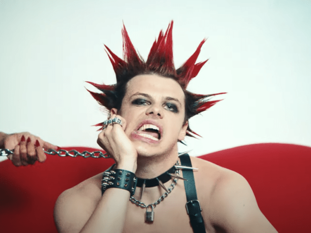 YUNGBLUD PREMIERES MUSIC VIDEO FOR NEW SINGLE “STRAWBERRY LIPSTICK”