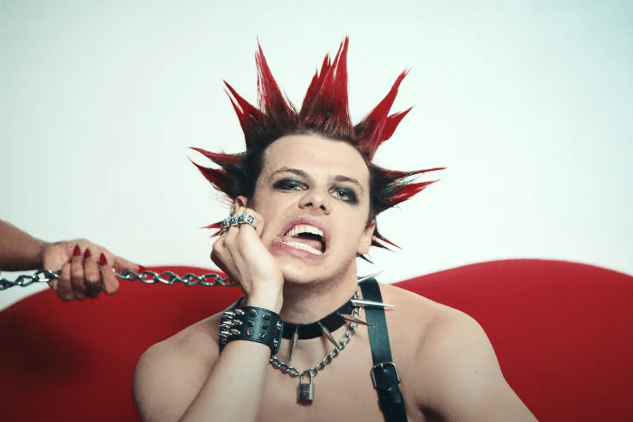 YUNGBLUD PREMIERES MUSIC VIDEO FOR NEW SINGLE “STRAWBERRY LIPSTICK”