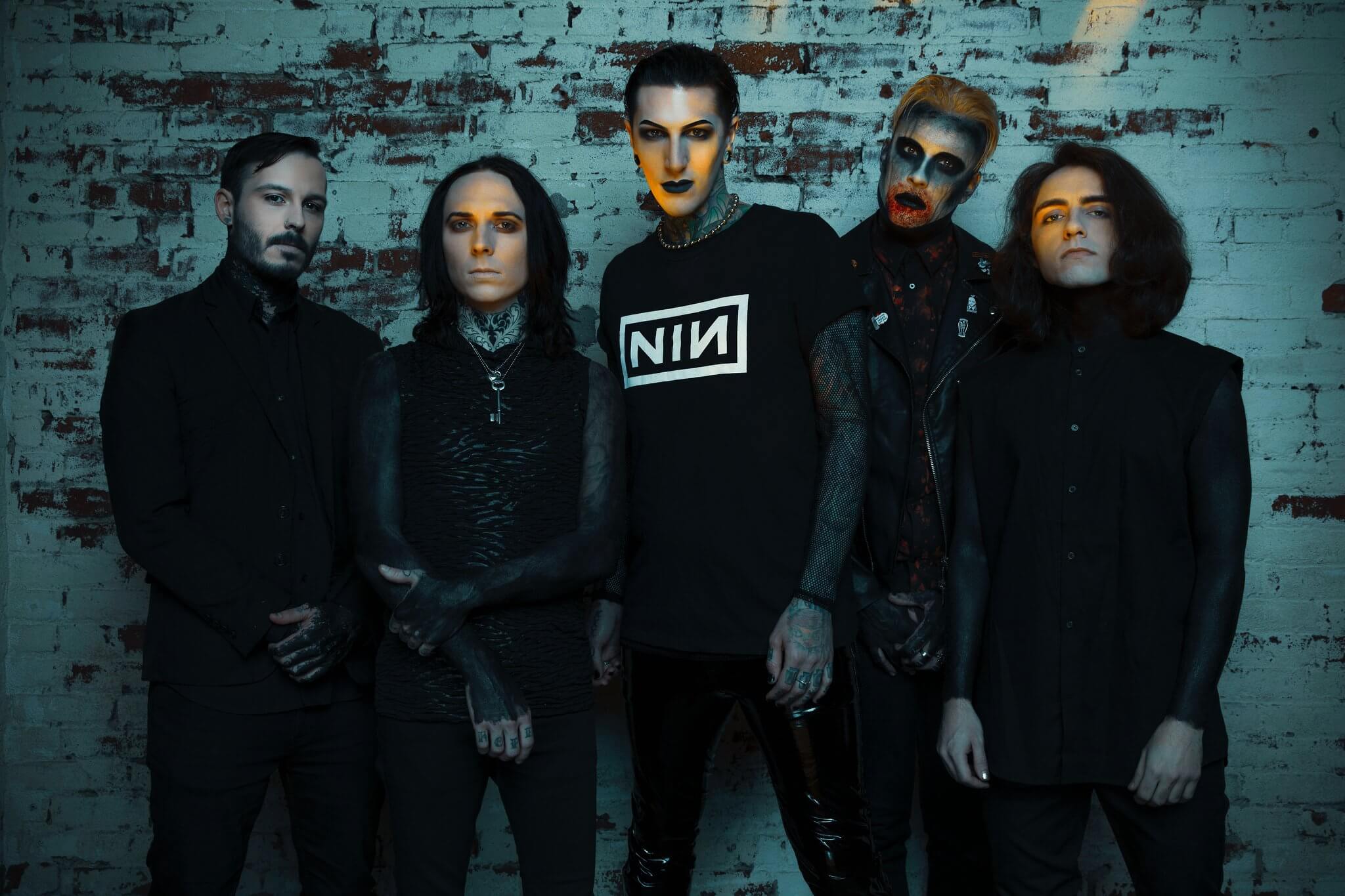 MOTIONLESS IN WHITE COVER THE KILLERS’ “SOMEBODY TOLD ME”