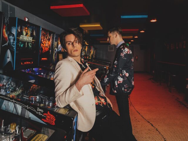 IDKHOW RELEASE NEW SINGLE “RAZZMATAZZ”